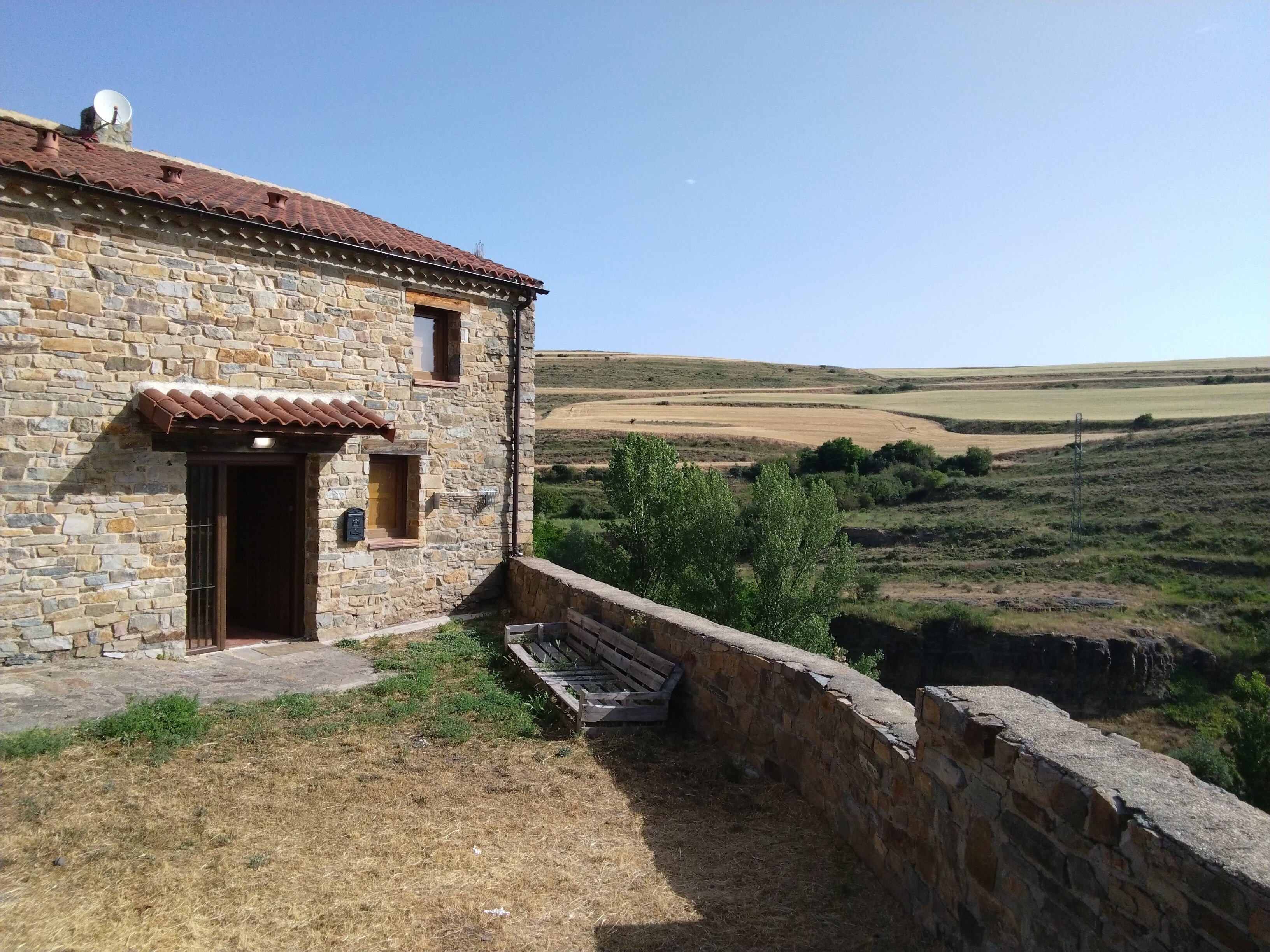 Frontis del albergue El Molino de Bretún, Tierras Altas, Soria.